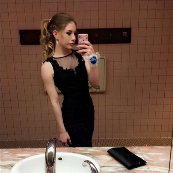 black lace stretchy material prom dress - Picture 1 of 2